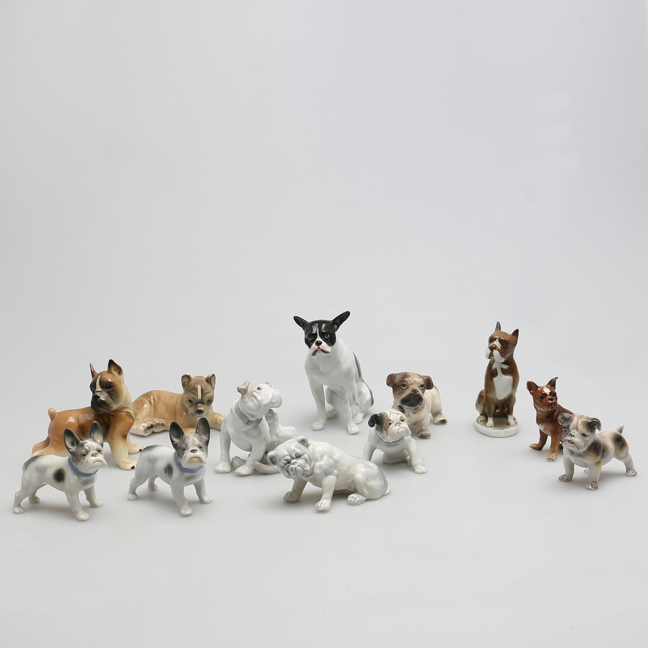 FIGURIN i porslin. Boxer och bulldog. Bla Tyskland.