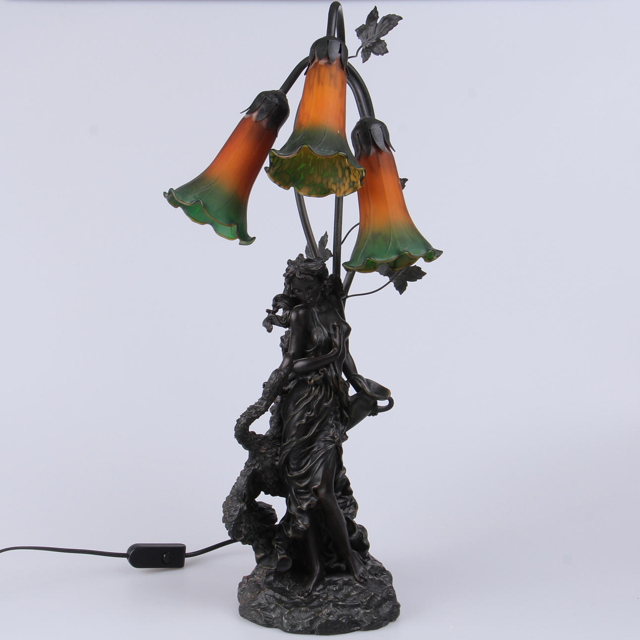 BORDSLAMPA, jugend, figurin och lövverk, 1900-tal.