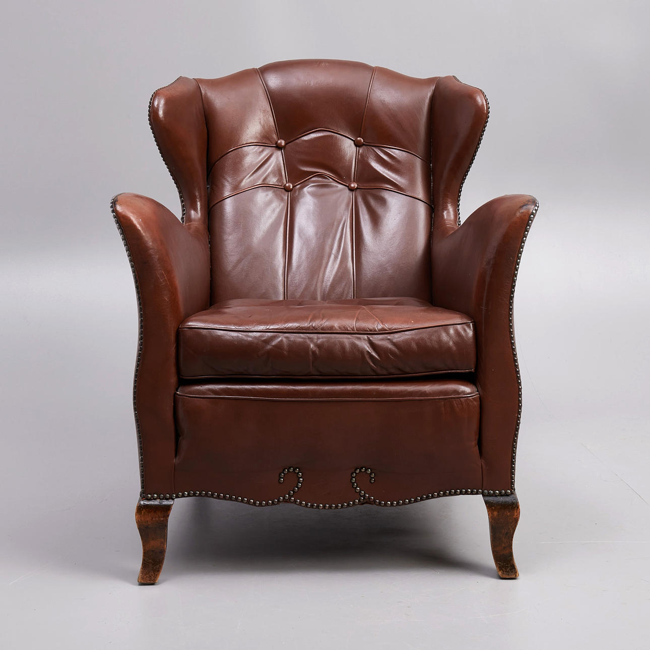 ÖRONLAPPSFÅTÖLJ, skinn.