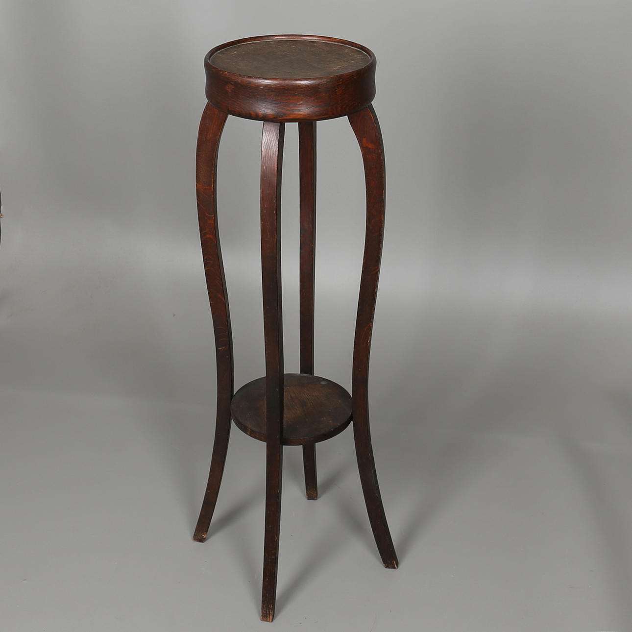 PIEDESTAL. Ek. 1900-talets första hälft.