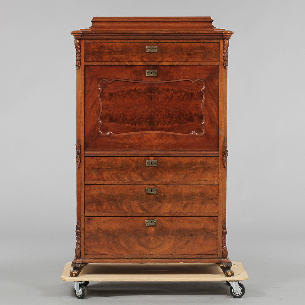 CHIFFONJÉ, 1800-talets senare hälft.