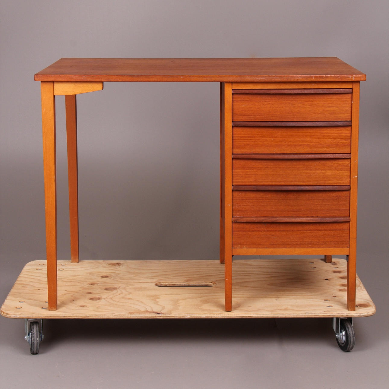 SKRIVBORD, teak, 1950/1960-tal.