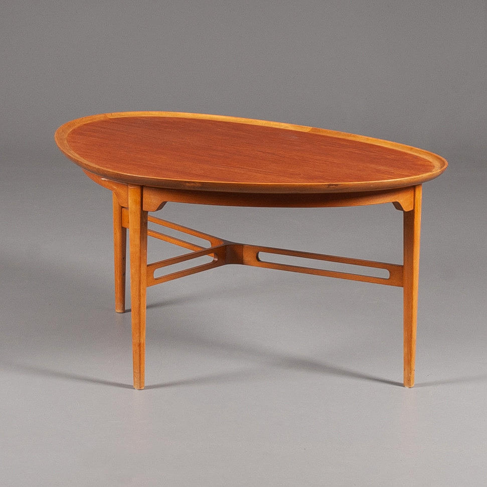 TABLE, kidney shape, top in cherry and beech. Ferdinand Lundquist, Gothenburg.