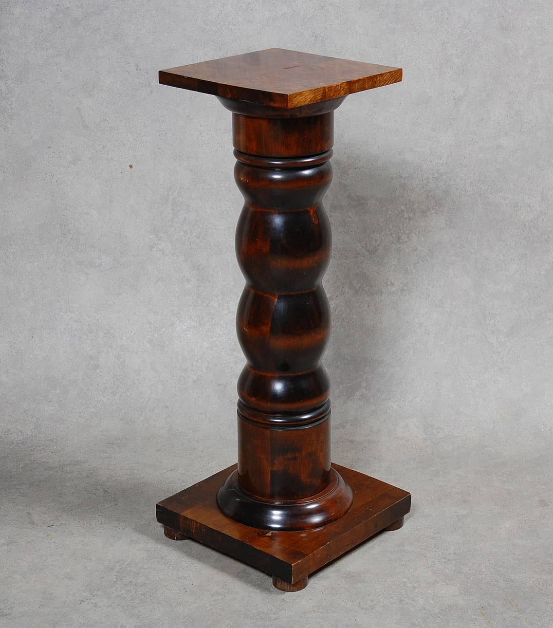 PIEDESTAL, 1900-tal.