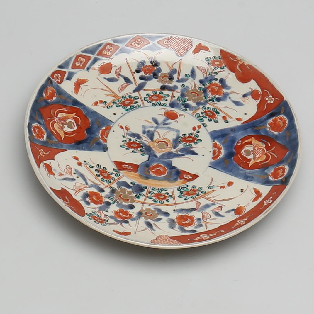 FAT. Kinrande Imari, Arita, Japan. 1800-talet.