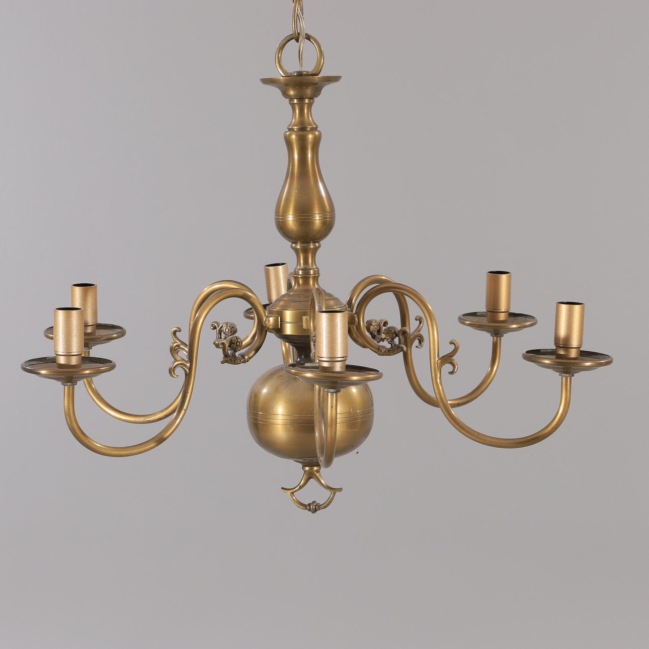 LÁMPARA DE TECHO, 6 brazos, metal bronceado, década de 1900.