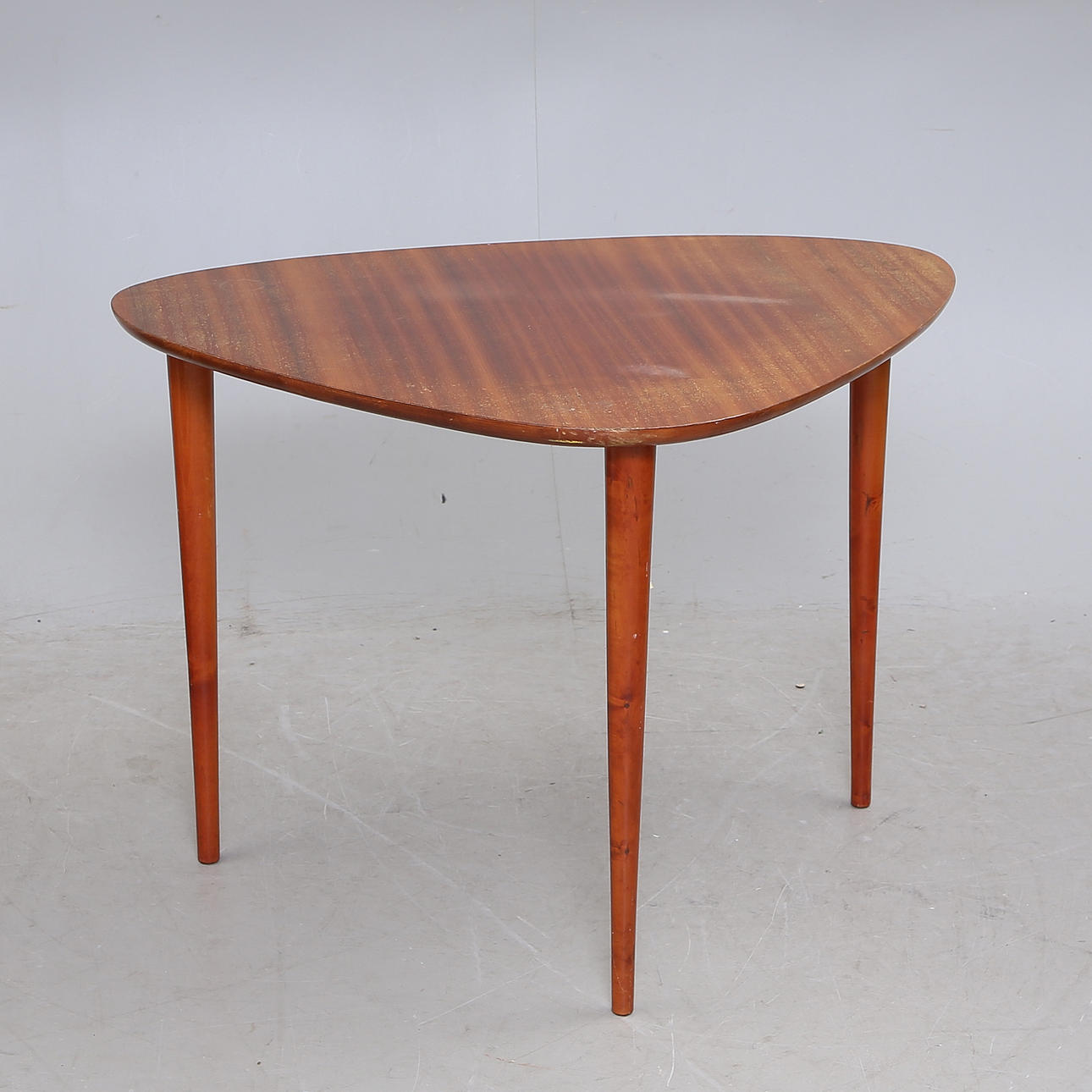 TABLE, teak, triangular, 1960s/70s.