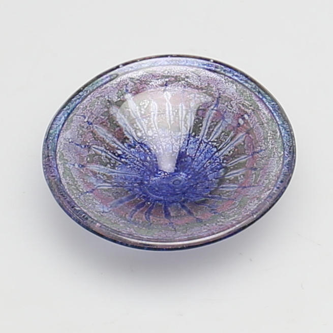 GLASFAT. Kosta. Glasfat på fot av Göran Wärff. Signerad Kosta 77205 Wärff.