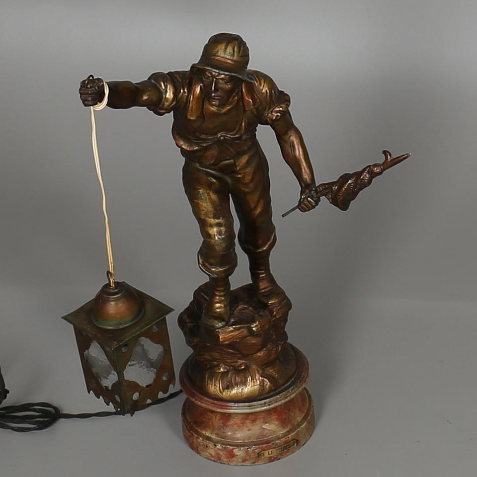 BORDSARMATUR i bronserad metall, Krigare med lykta. Le Pilote.