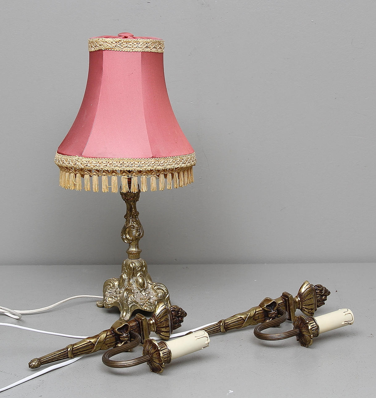 MÄSSINGSFÖREMÅL, 3 delar, 1900-tal.