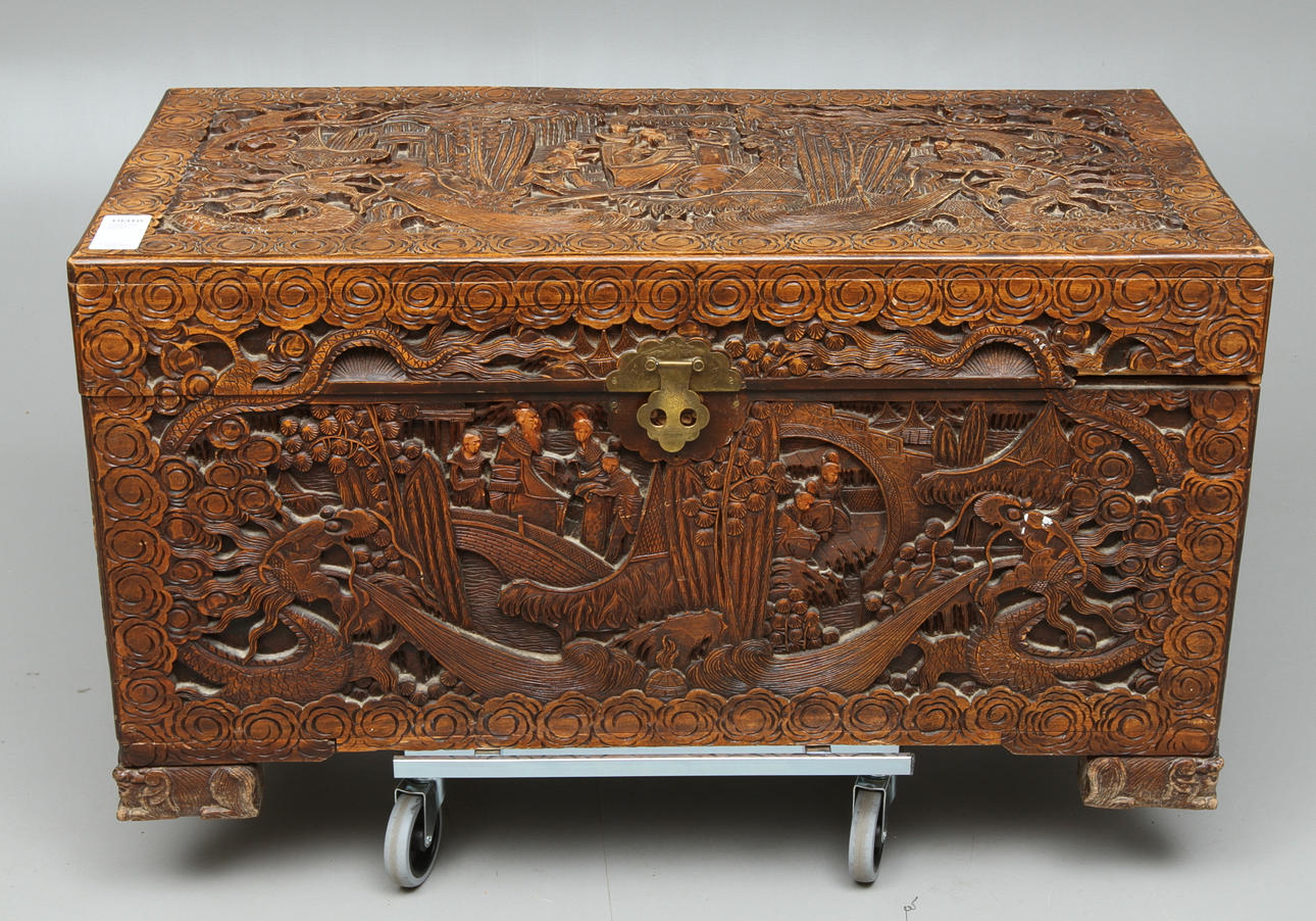 KAMFERKISTA, orientalisk, 1900-tal.