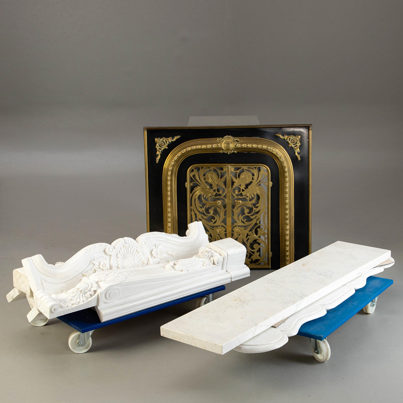 Marmor pejseindfatning med brandsikring.