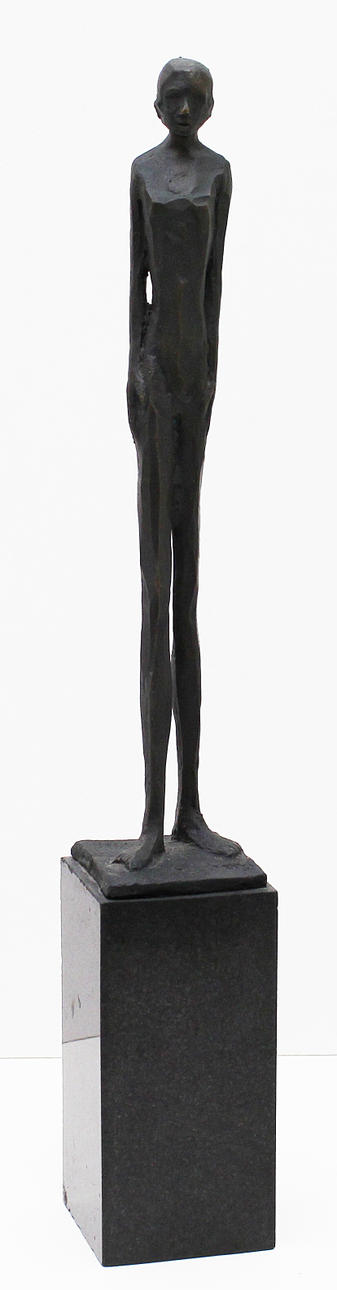 JOHANNES NIELSEN. Gestalt. Skulptur, brons på svart stensockel. Signerad Johannes. 10/80.