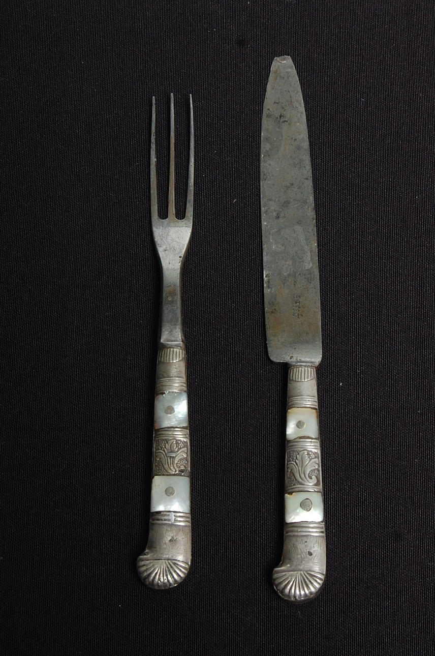 BESTICK, barock, 1700-tal med pärlemorinläggning.