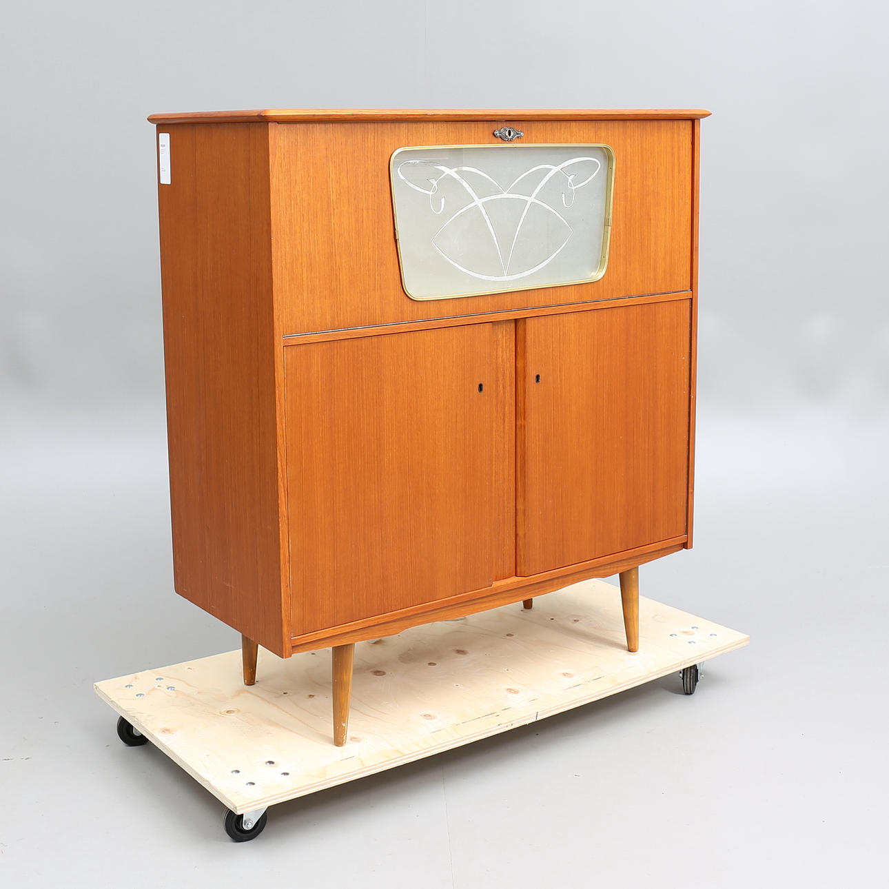 BARSKÅP, teak, omkring 1900-talets mitt.