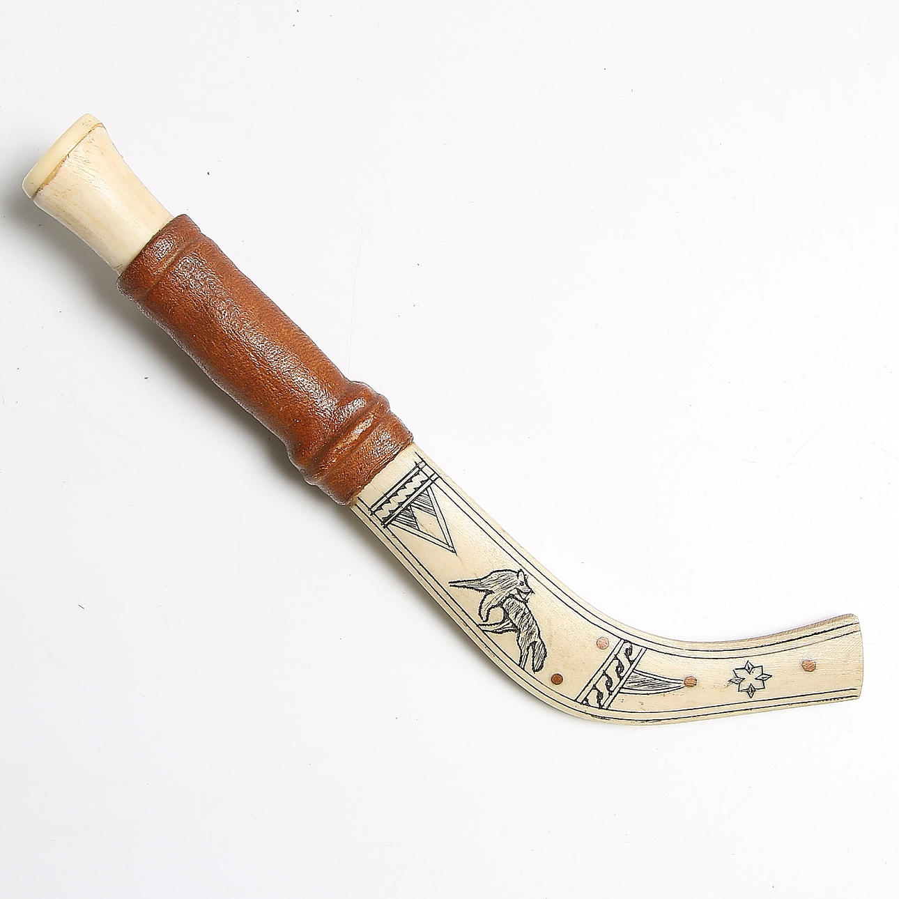 SAMEKNIV, horn, läder och stål, okänd konstnär. 1900-tal.