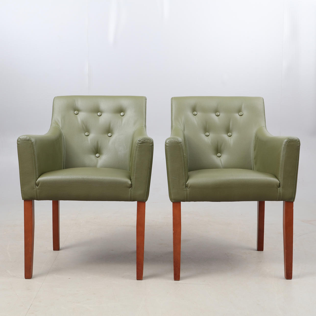 SESSEL/SCHREIBSTÜHLE, ein Paar.