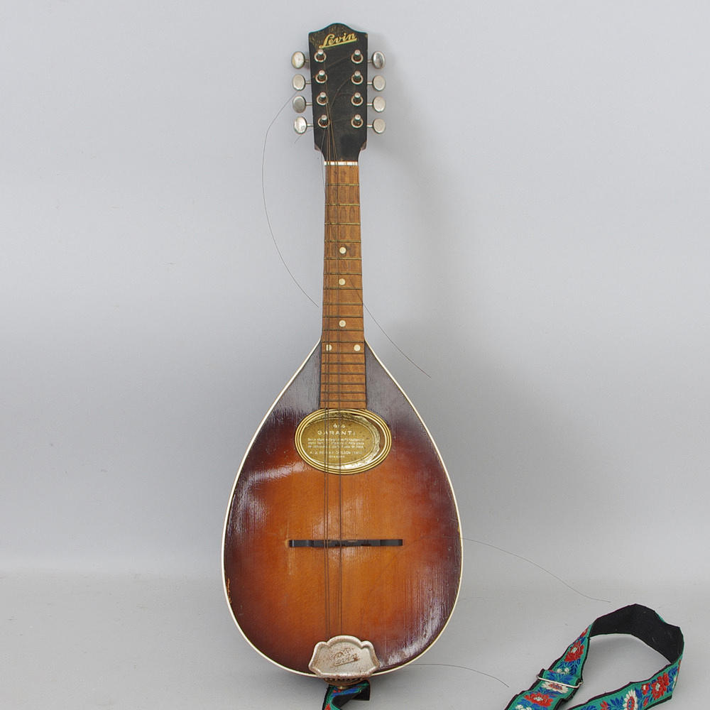 MANDOLIN, Levin.