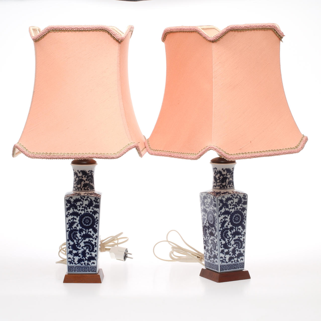BORDSLAMPOR, 1 par, porslin, Kina, 1900-tal.