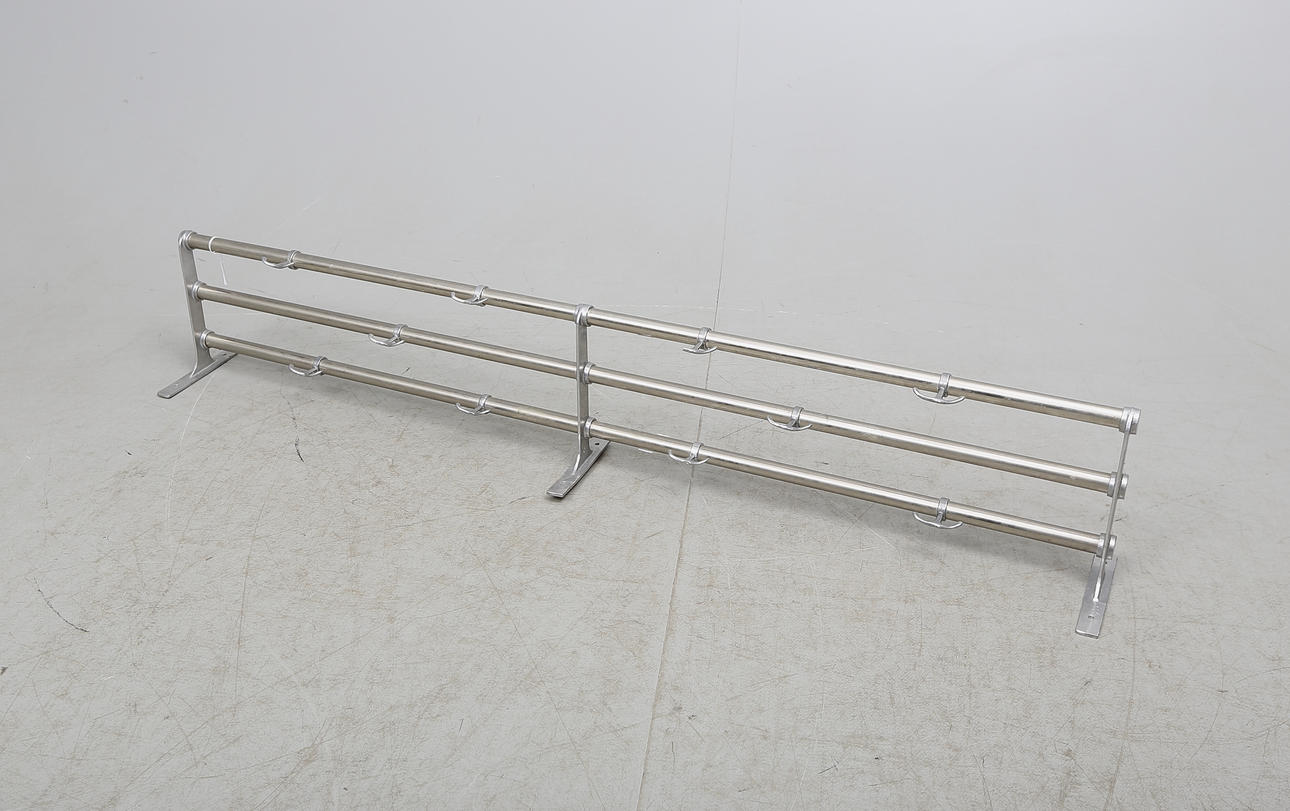 Hatthylla, metall, 1940-tal.