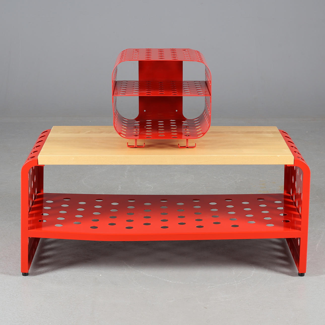 BÆNK og hyldekasse, metal/birk, moderne.