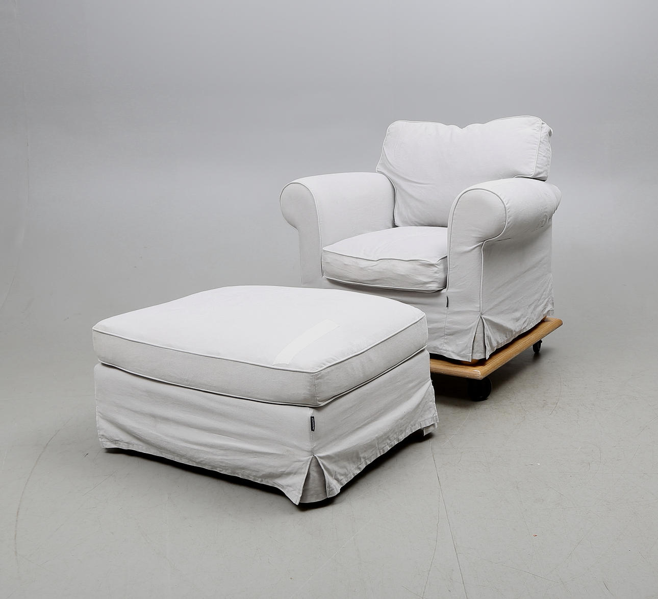 FÅTÖLJ samt FOTPALL, Interstop, 2000-tal.