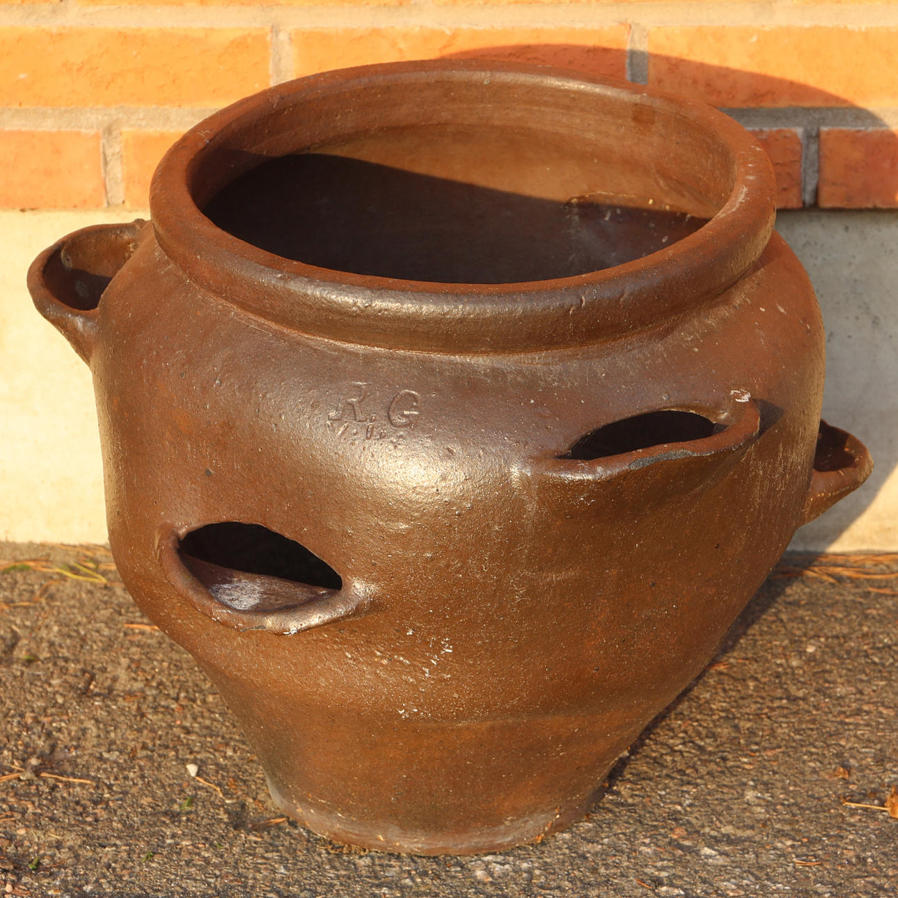 JORDGUBBSKRUKA, Glaserat stengods.