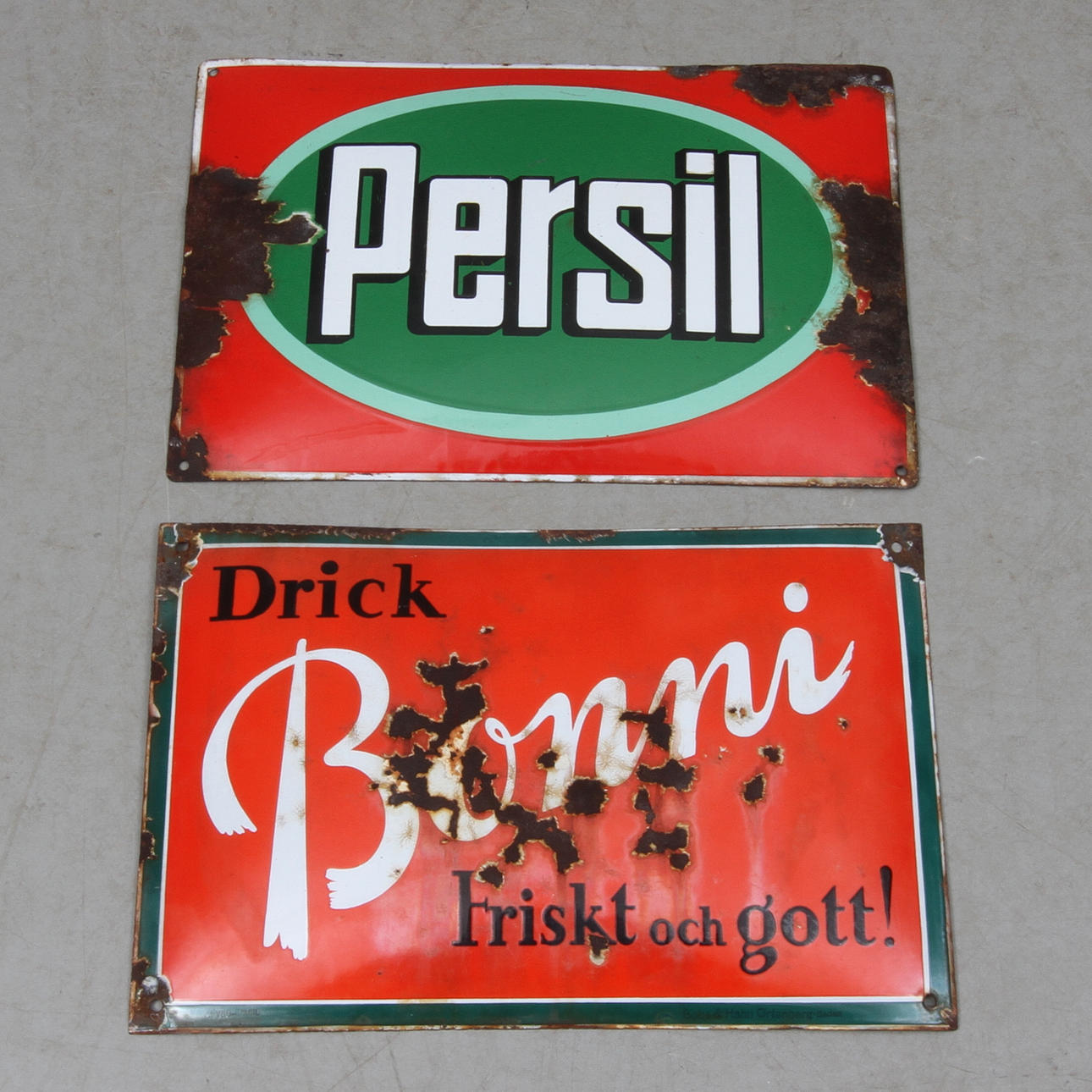 EMALJSKYLTAR, 2 st, "Persil" samt "Bonni".