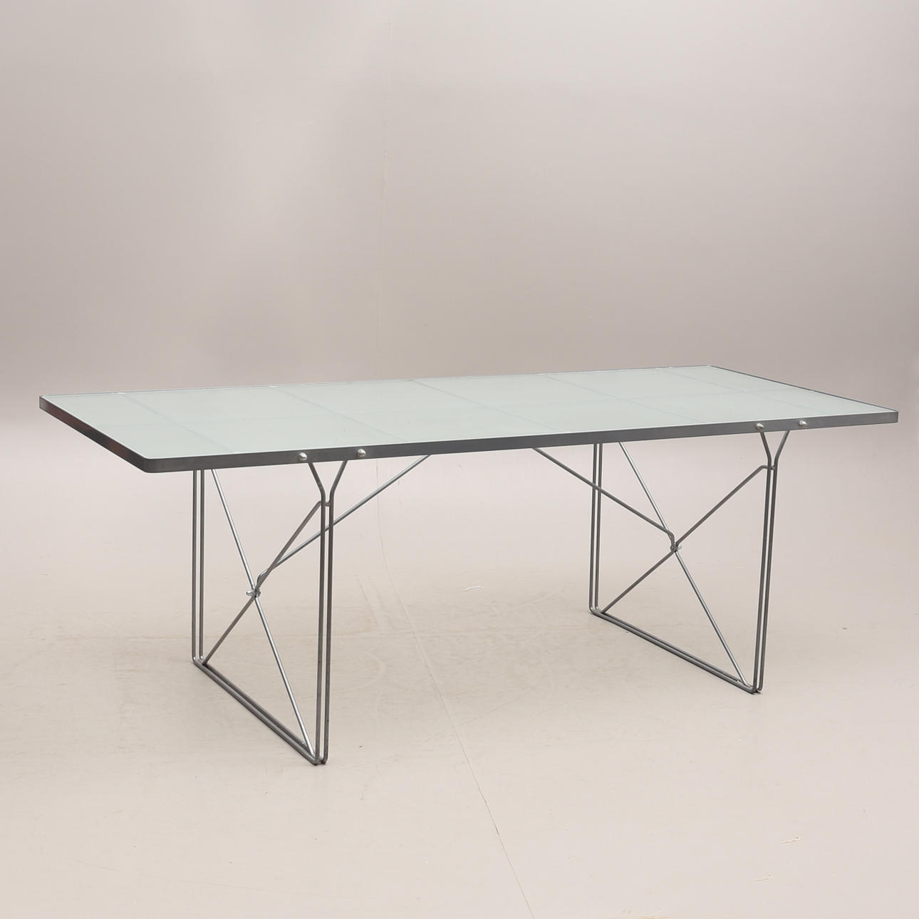 NIELS GAMMELGAARD. TISCH, "Moment", IKEA.