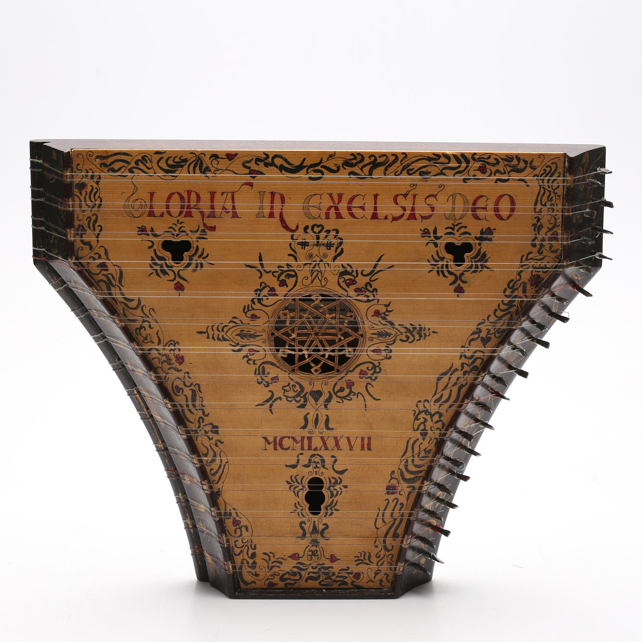 PSALTERIUM. Samlarföremål - Musikinstrument - Auctionet