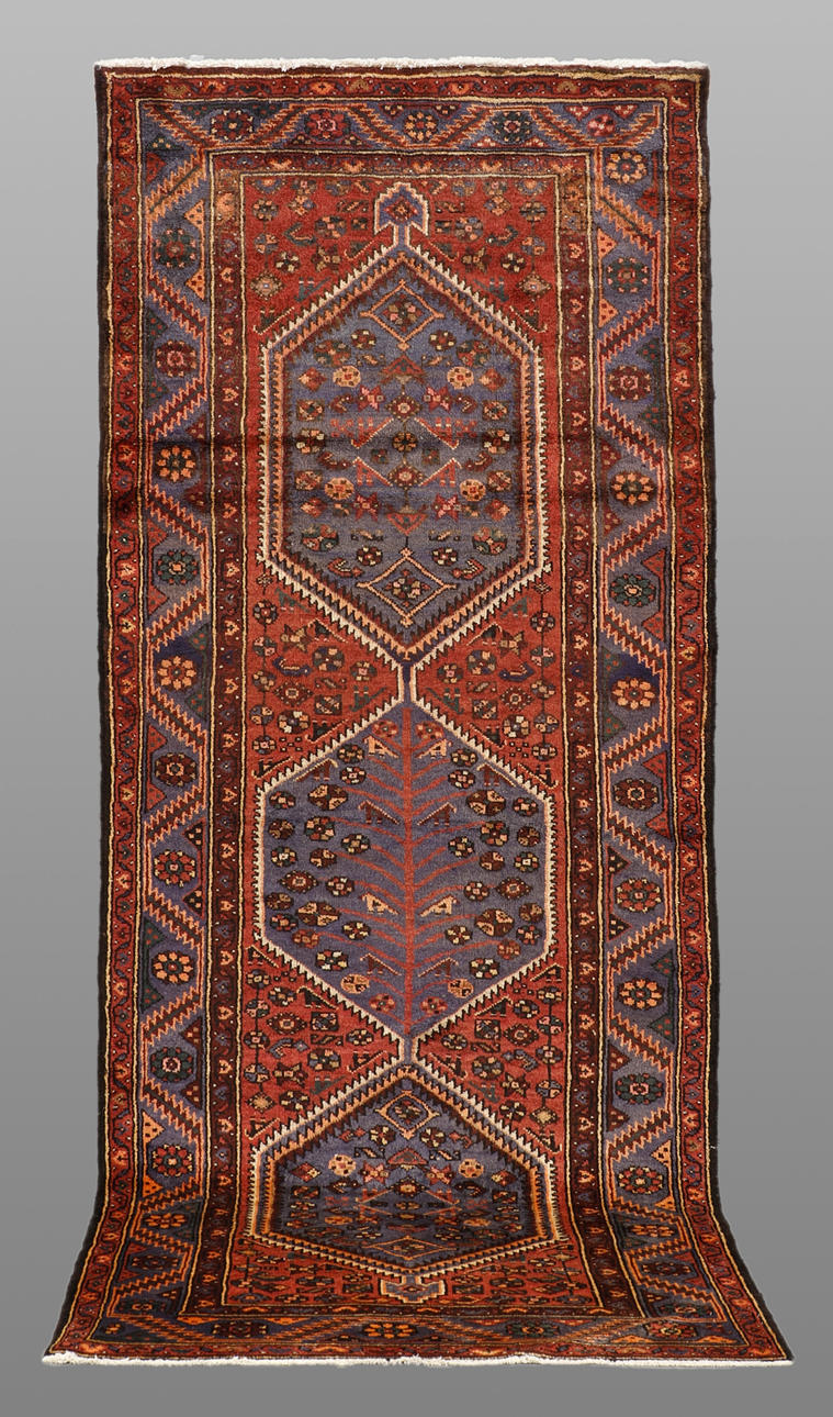 CARPET, Hamadan, gallery model, approx. 287 x 110 cm.