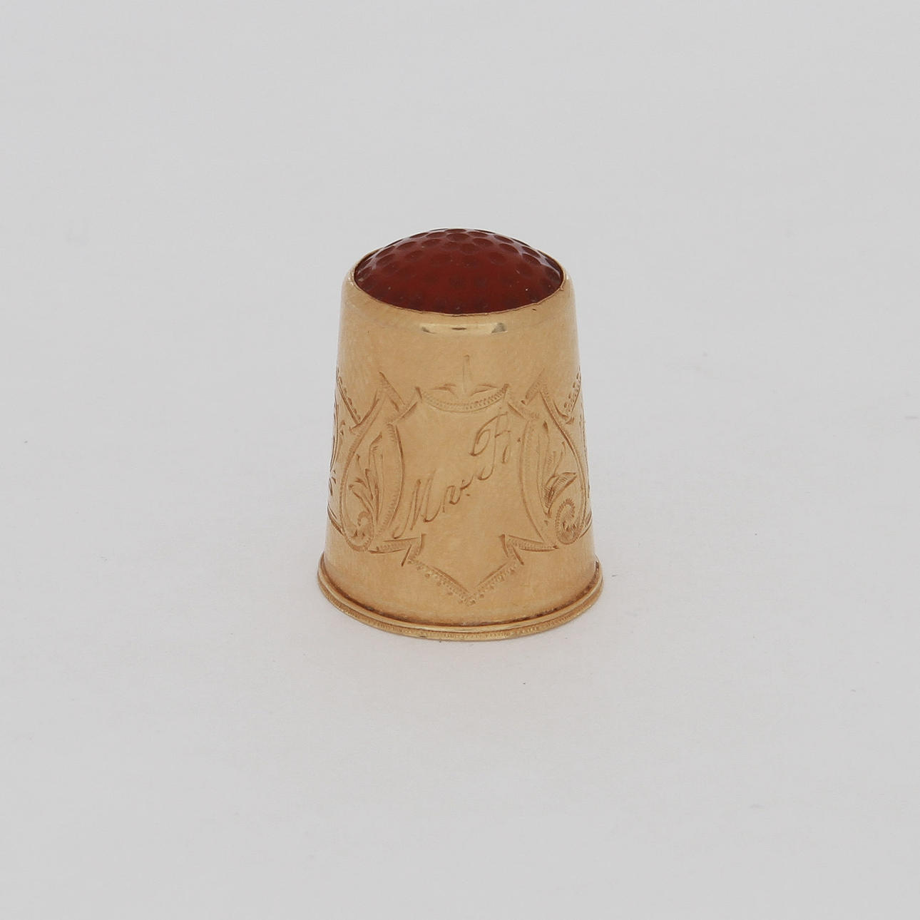 FINGERBORG med CARNEOL, 18k guld, 1901, 3,8g.