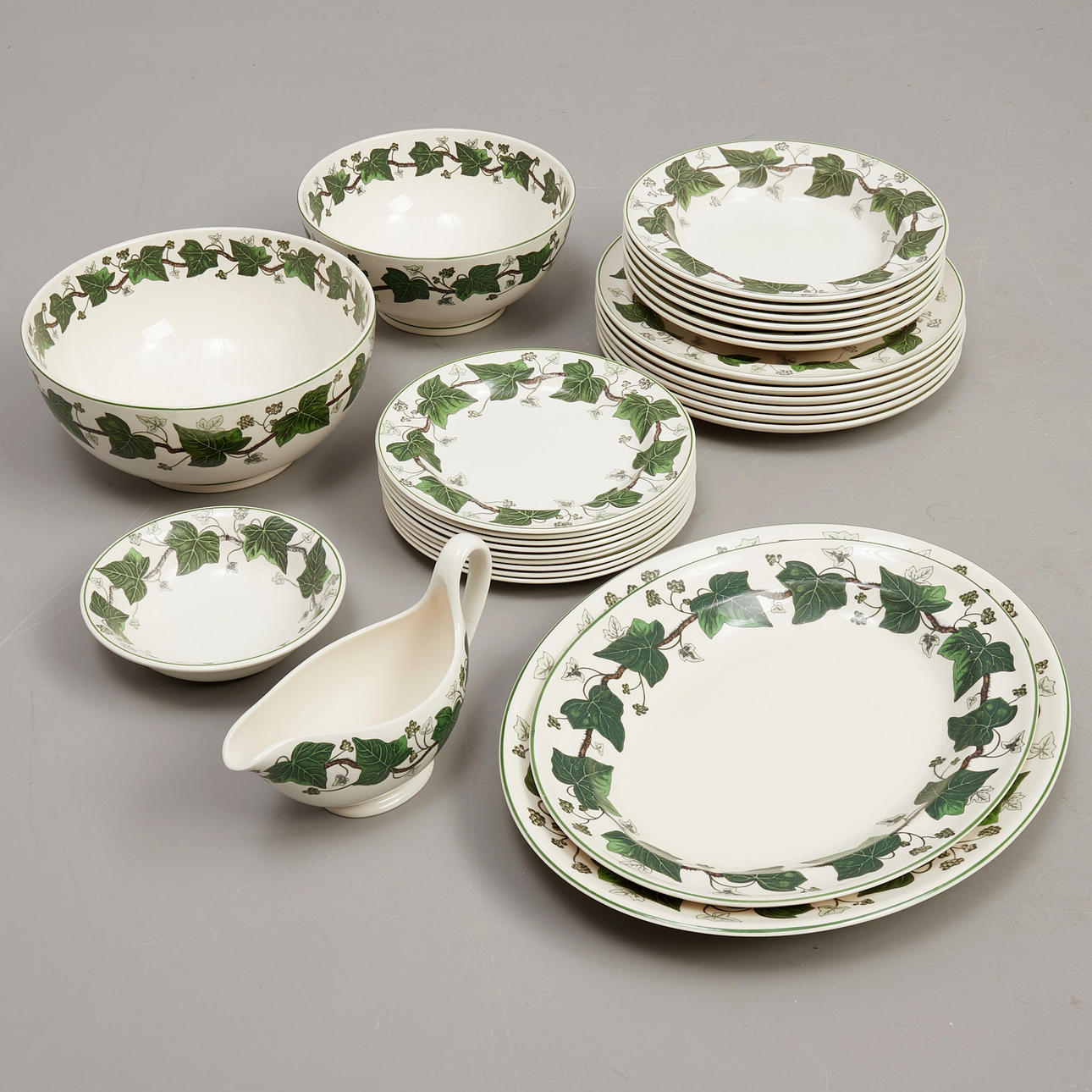 TABLEWARE, 27 pieces, porcelain, 