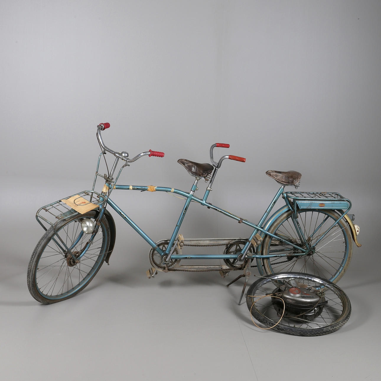 TANDEMCYKEL, Crescent med påhängsmotor Cyclemaster.