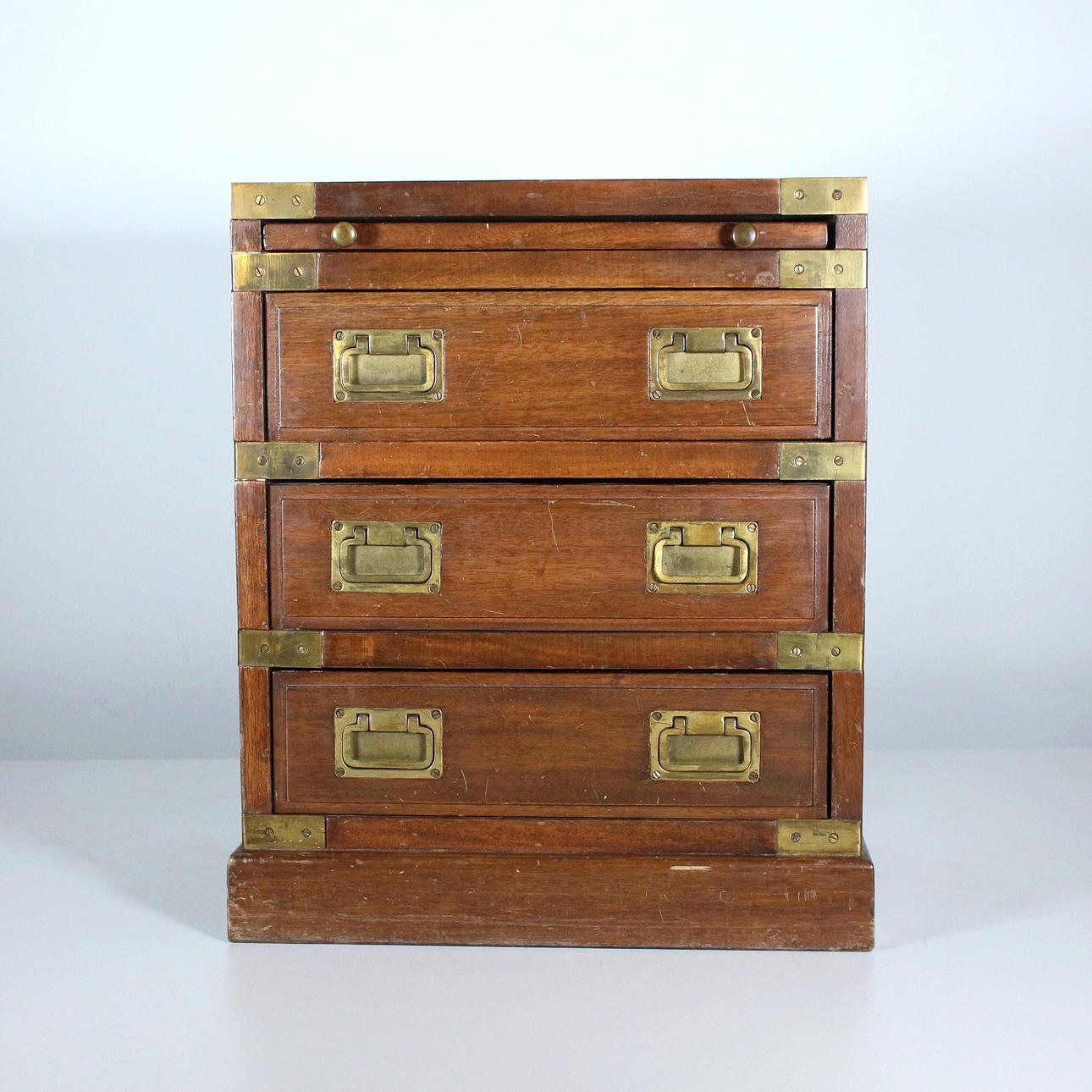 Englische Schiffskommode.