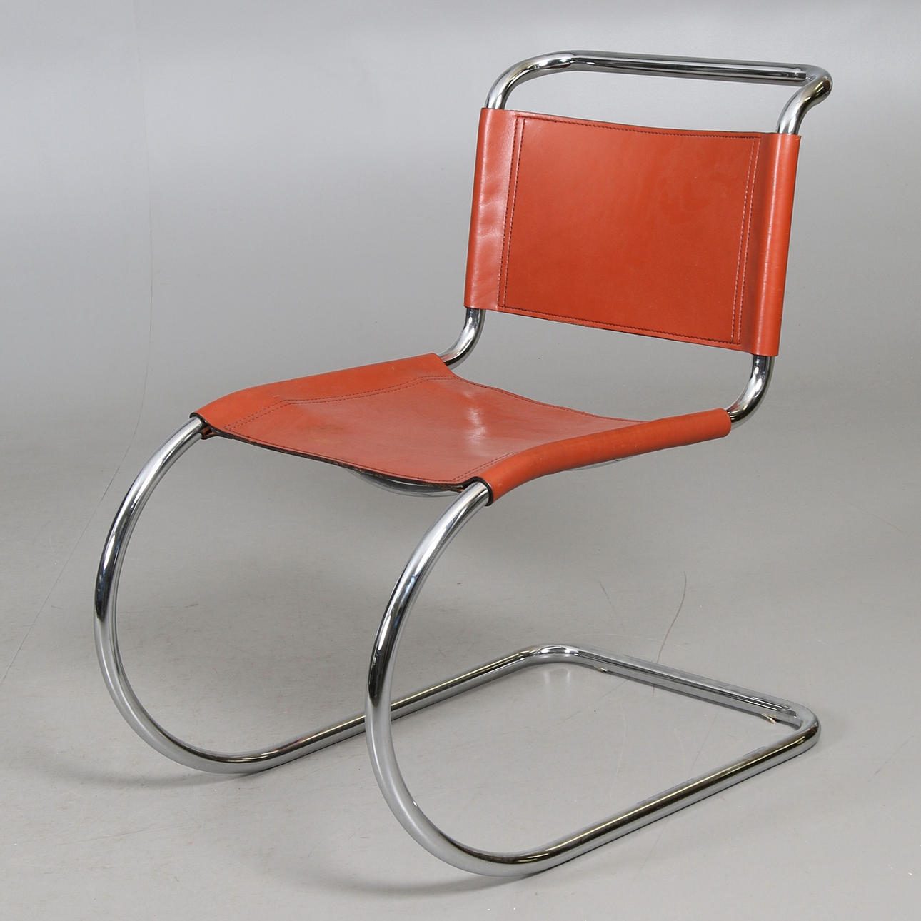 Stuhl, Leder, Chrom, Bauhaus-Stil 1900.