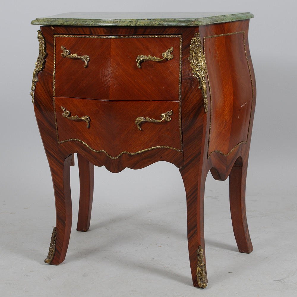 BYRÅ, 2-lådig, mahogny/rotfaner med bronseringar, rokokostil.