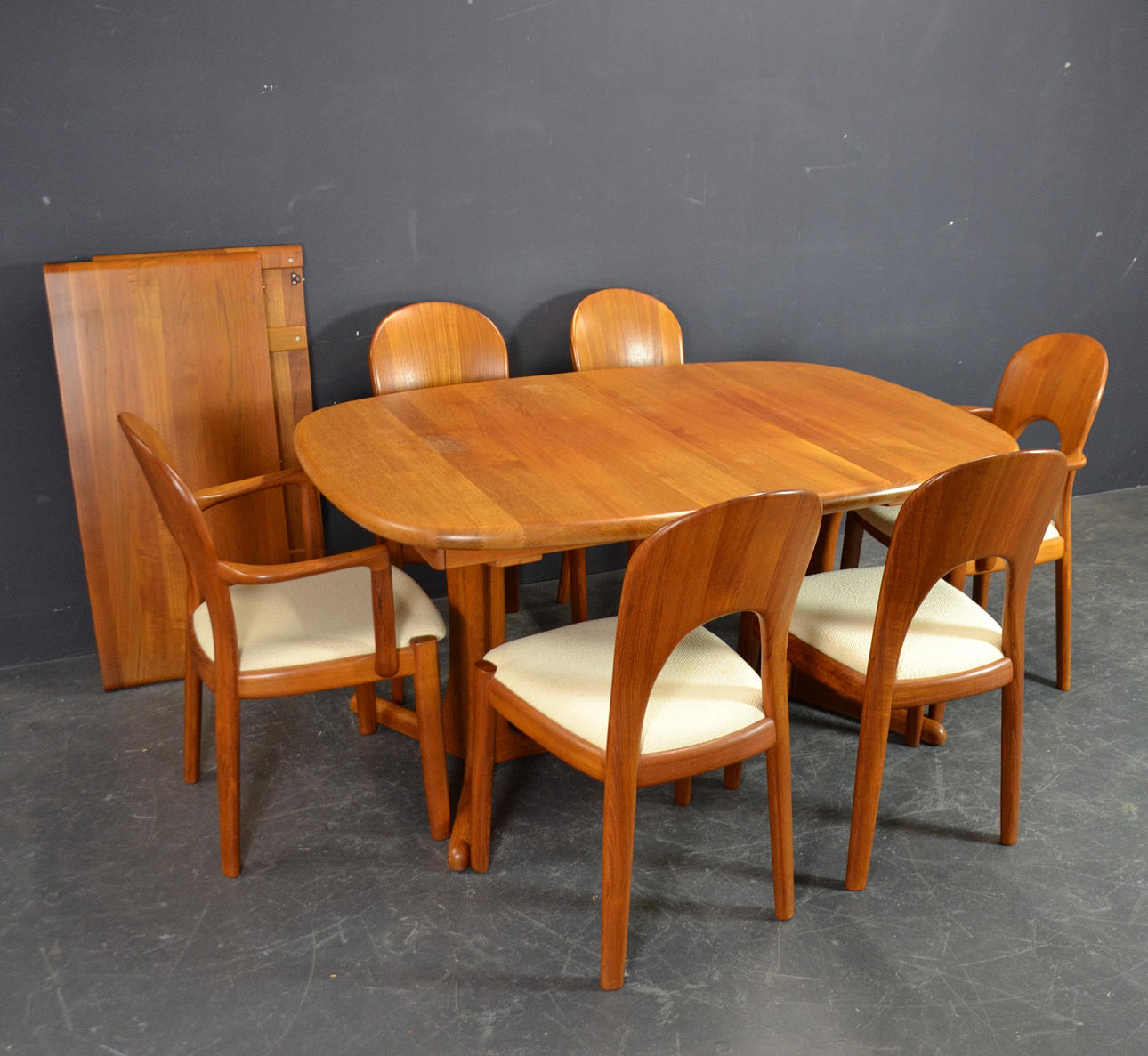 NIELS KOEFOED. EATING GROUP.