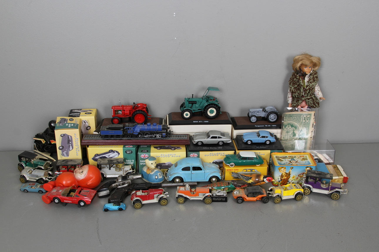 PLÅTLEKSAKER mm, 1900-tal.