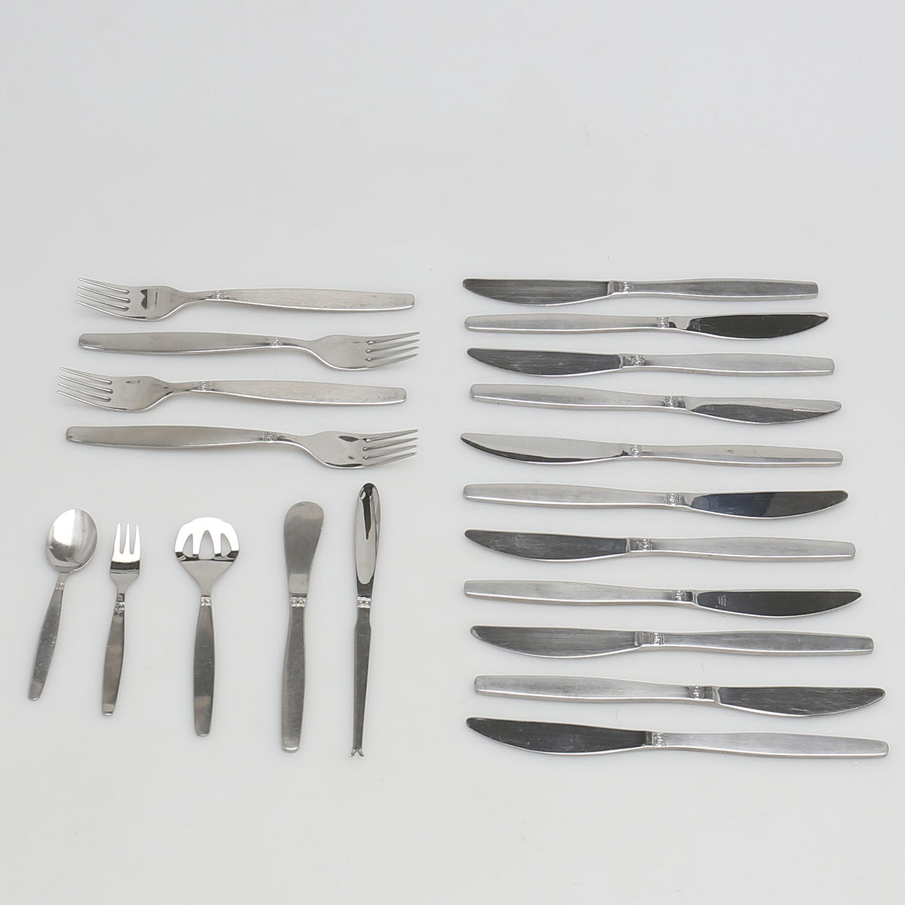 BESTICK. 20 delar. "Sessan" Nils Johan. 1900-talets andra hälft. Stål.