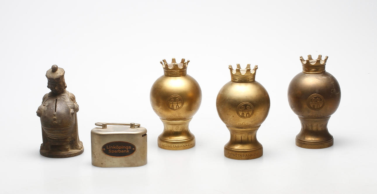 SPARBÖSSOR, 5 st, metall, 1900-tal.