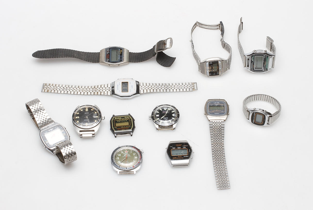 ARMBANDSUR, 12 st bland annat digitala.