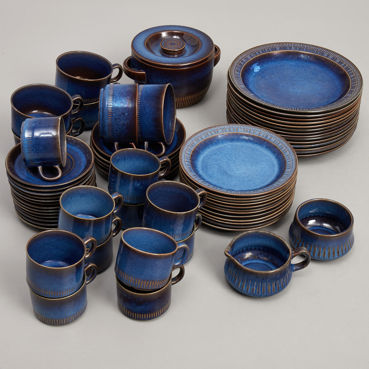 BERIT TERNELL. Servis, 46 delar, "Kosmos", formgiven 1966, Upsala-Ekeby Gefle.