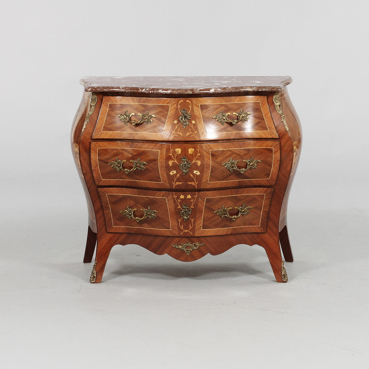 BYRÅ, Rokokostil, 1900-tal.