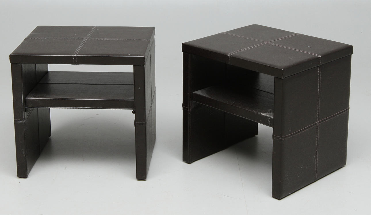 SÄNGBORD 1 par, brunsvart skinn, 2000-tal.