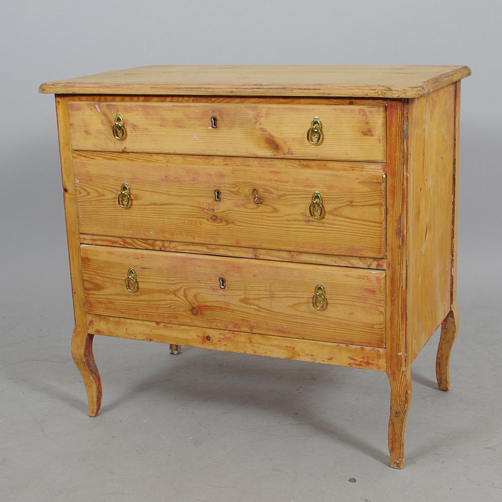 BYRÅ, 3-lådig, avlutad fur, 1900-talets mitt.