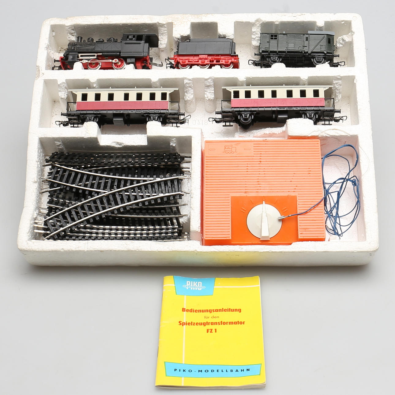 LEKSAKSTÅGSET. Märkt Piko modellbahn. Östtyskland.