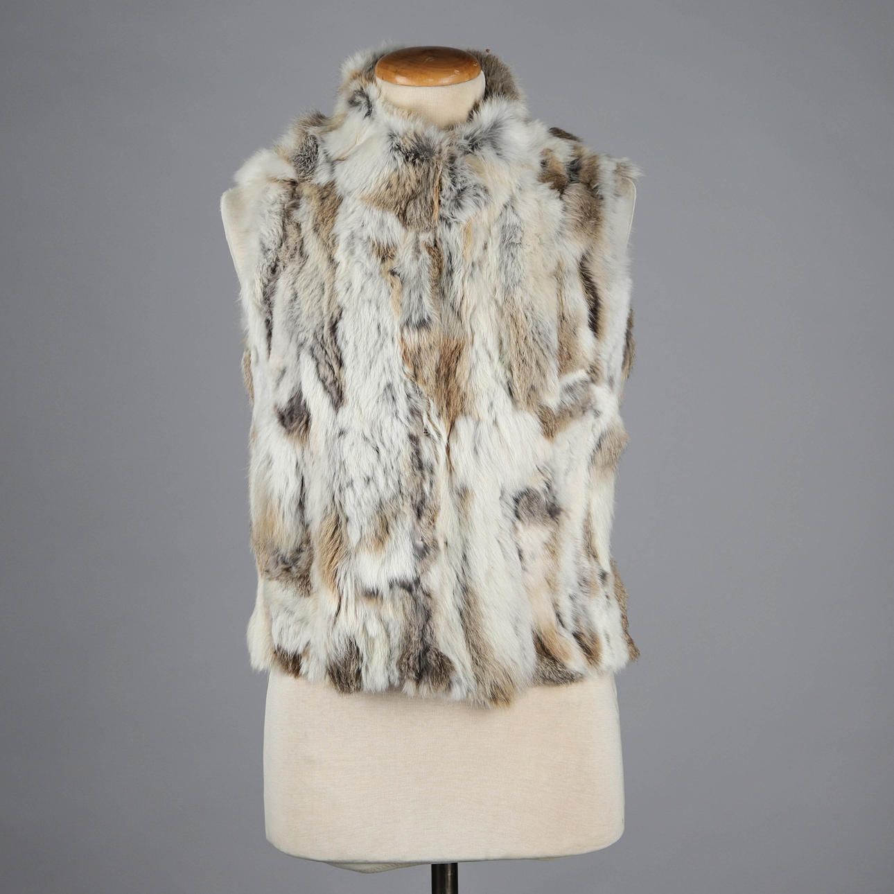 PELSVEST, KELLO, kaninpels, str. DK 38.