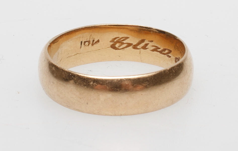 RING, 18k guld, vikt ca 7,4 gr.