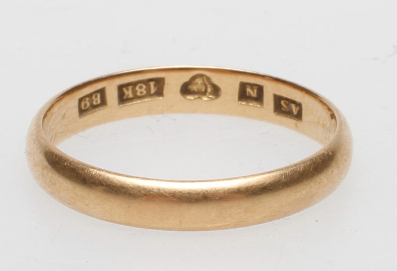 RING, 18k guld, vikt ca 3,6 gr.